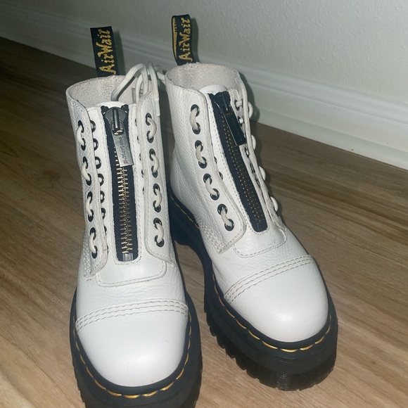 DR. MARTENS
White Sinclair Ankle Boots - Picture 5 of 6